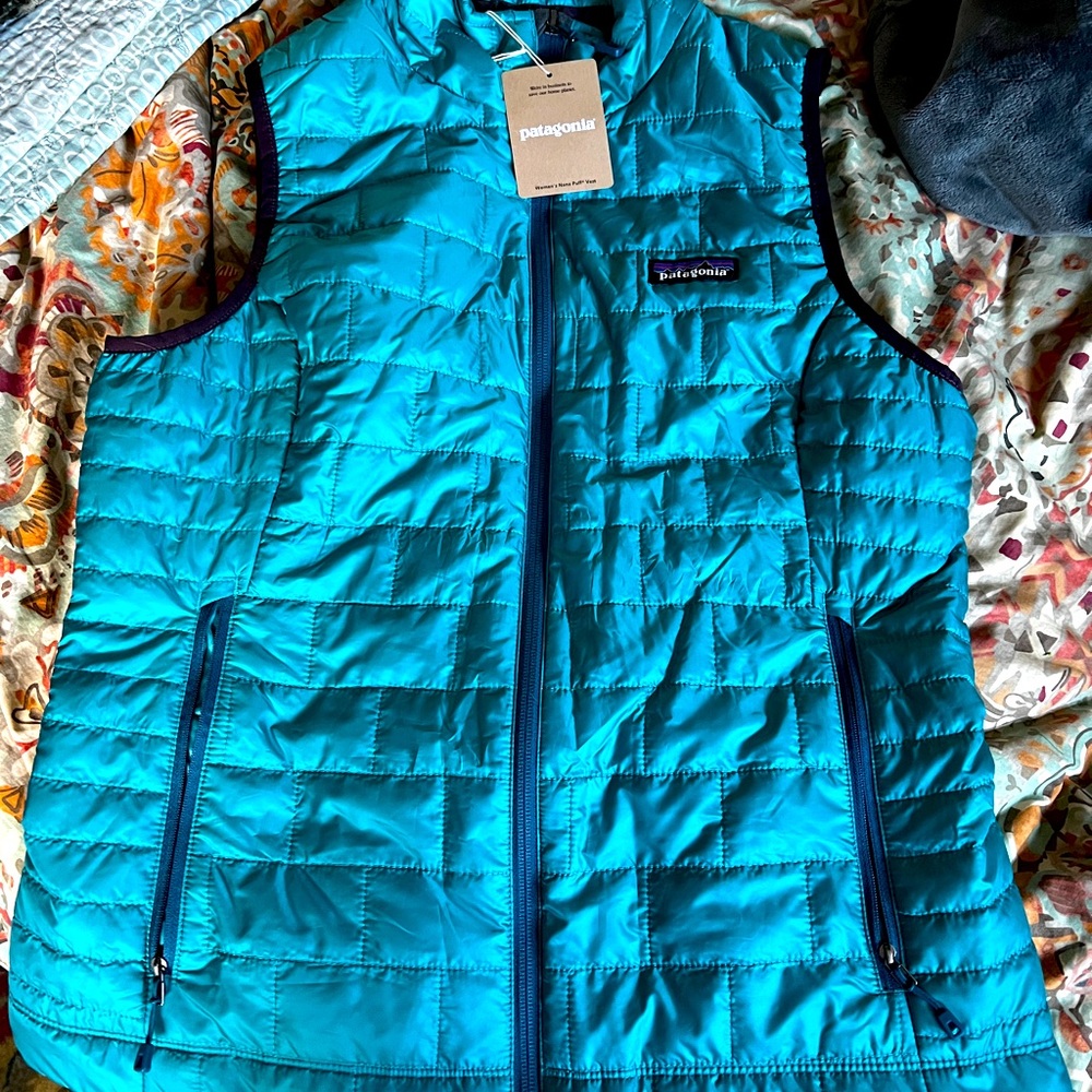 NWT Women’s medium Patagonia Nanopuff Vest